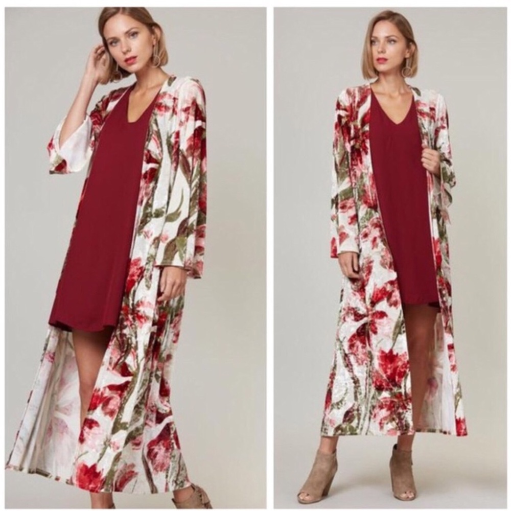 5 ⭐️Gorgeous Floral Velvet Duster - Picture 2 of 5